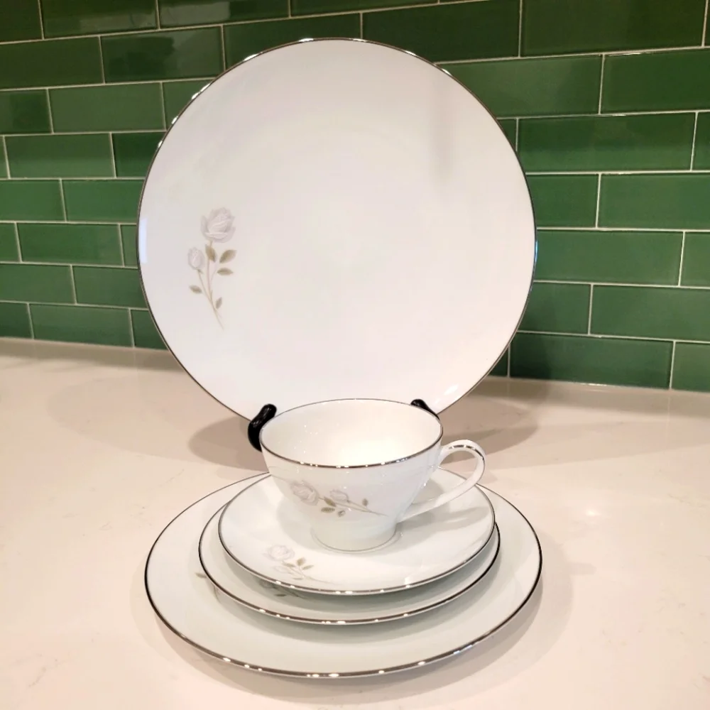 ALTADENA BY NORITAKE PORCELAIN COMPLETE  5 PC. DINNER SETTING CRAFTED IN…